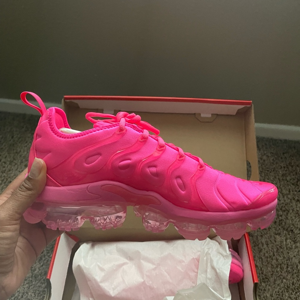 Pink Nike air vapor max plus